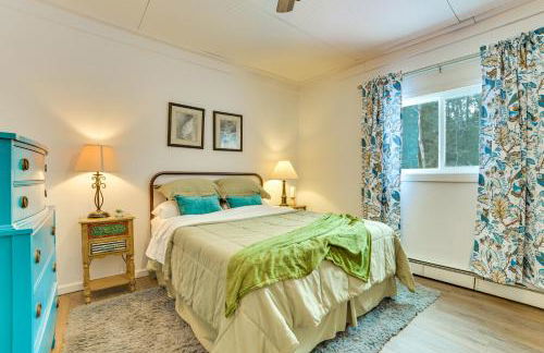 Updated Cabin with 2 Suites, Fire Pit and Forest Views - Foto 27