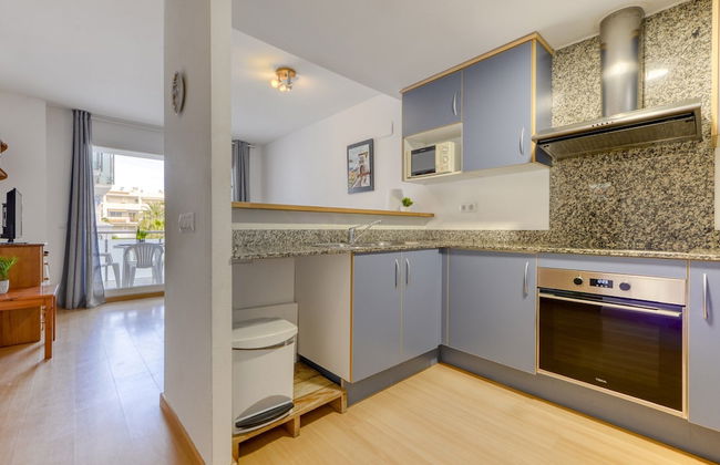 Apartment in Roses Near Sandy Beach - Photo 9