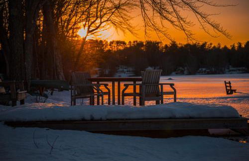 Stylish lake home with private beach, dock and firepit for swimming, kayaking, hiking - Foto 75