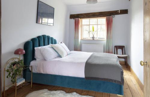 Farmhouse in Suffolk with wild swimming & hot tub - Photo 22