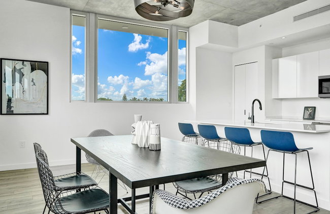 Design District Suites - Photo 52