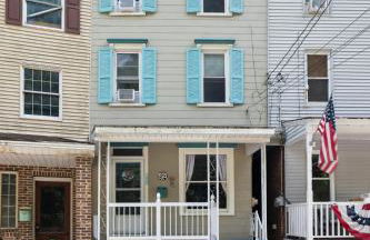 Spacious Broadway Home Downtown Western Modern Charm with parking - Photo 47