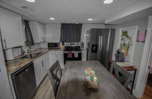 3 bed home with huge yard near Hidden Lake - Foto 21