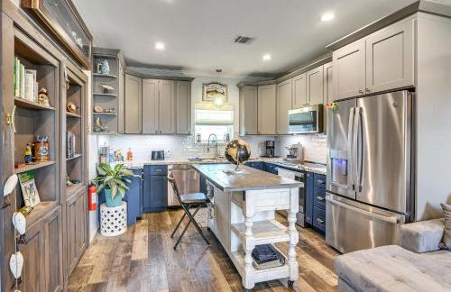 Walk to Sea Isle Beach Group Getaway with Deck! - Foto 6