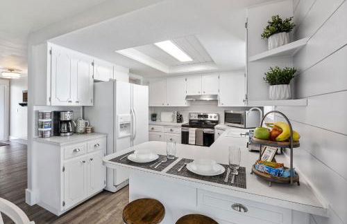 KING BED/Fresh Home/Seperate Big Screen Rooms/Park - Photo 8