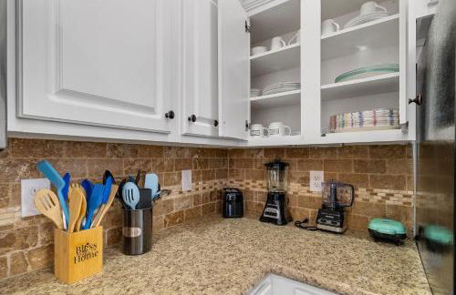 Frisco Escape Oasis Home w/Spa - Foto 16