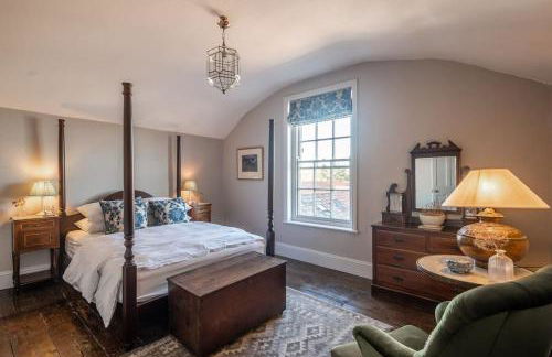 Sarah's - A townhouse apartment in Georgian Holt - Photo 1