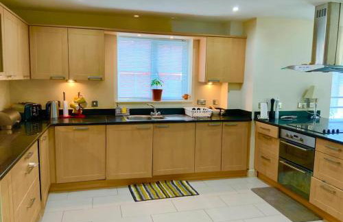 Luxurious Executive 5 Bedroom Whole Home - For 10 - Foto 20