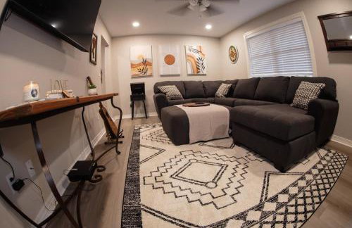 Stylish Family & Group Retreat Near UofA and Trails - Foto 14