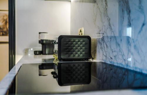 Unique 4 Bed Home in The Windsor Tapestries by Casa by Grace - Sleeps 7-9, Private Hot Tub Hire, Free Parking, Dog Friendly, Legoland, Windsor Castle - Foto 24