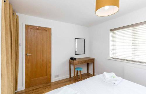 Spacious Modern Garden Family Home - Photo 19