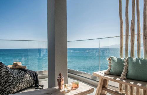 Khroma Luxury Suite 1 Beach front apartment - Photo 40