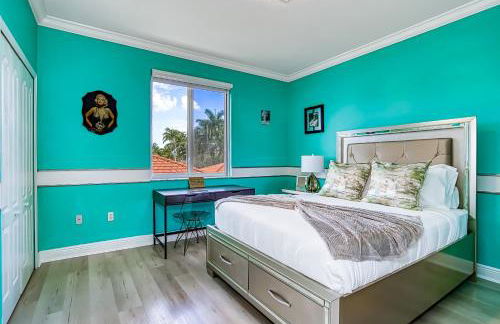 Luxury Tropical Living , 4BR w Backyard Pool Oasis - Foto 30