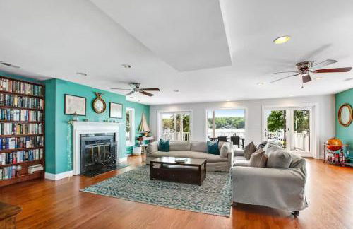 Oasis by the Bay - Waterfront Heated Pool Hot Tub - Foto 5