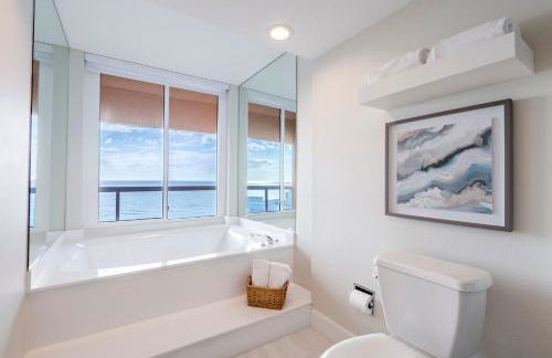 Steps to Beach & Pool - Resort Amenities Galore! - Foto 13