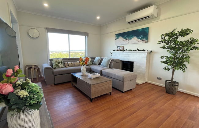 Morwell Pet friendly 3BM House - Photo 14