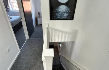 Dovefield House - Modern 3 Bed Home from Home - Alton Towers, Uttoxeter Races - Foto 28