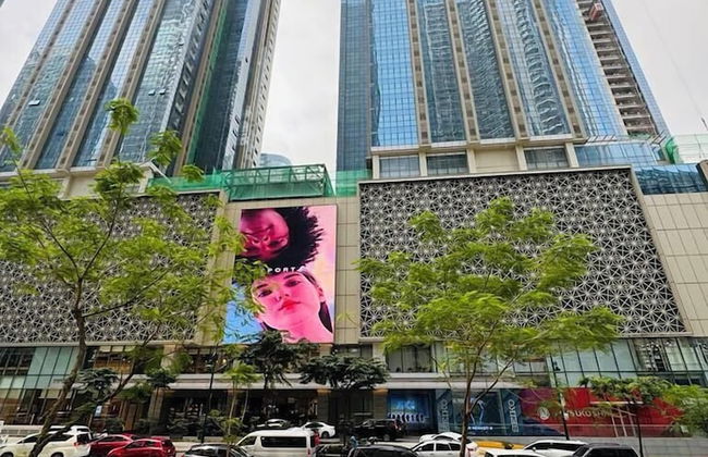 Andi and Frances' Place at BGC - Photo 45