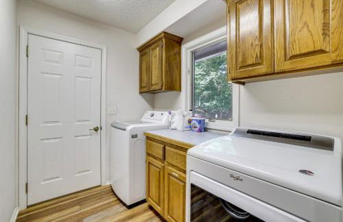 The Bella Vista Lakeside Treehouse Dock and Kayaks! - Photo 32