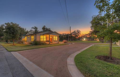 Upscale Home With Pool and Firepit - Close to Mercer St! - Foto 88