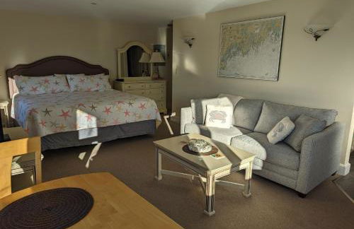 Riverfront 2nd floor with balcony Sheepscot Harbour Vacation Club Studio #210 - Foto 1