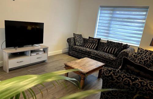 Large 5 Bedroom House Sleeps 10 Ideal for Contractors - Foto 2