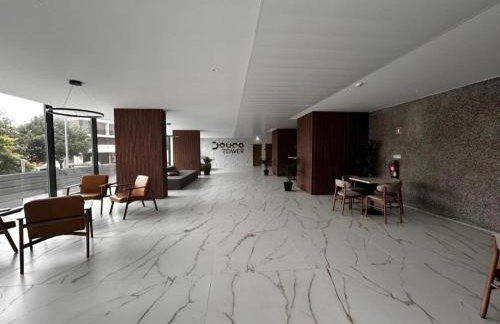 New Douro Tower 206 with shared pool and parking - Photo 8