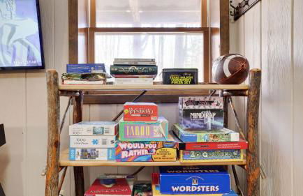 Hot Tub + Sauna + Deck + Firepit + Beach Access + Near Dining Grateful Escape by Avantstay - Foto 48