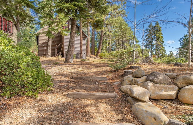 Authentic & Stylish Cabin in Lake Tahoe by Sierra Getaways - Foto 26
