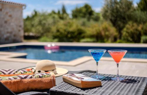 Luxury Villa Nature with heated private pool, sauna & fire pit, a short walk to the beach - Photo 18