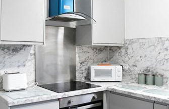 Free Parking - Central - Sleeps 6 - Great Area - Photo 12