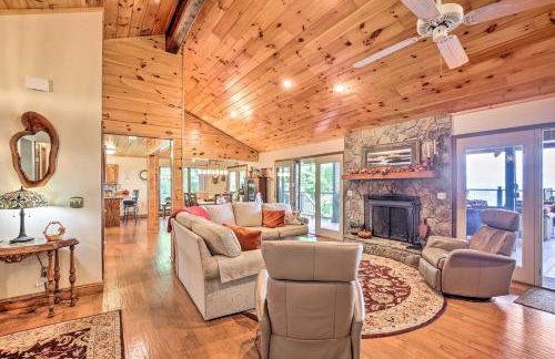 Hiawassee Home with Fire Pit and Furnished Deck! - Foto 4