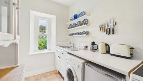 Host & Stay - Bell Cottage - Photo 4, toaster