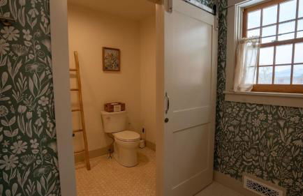 52-Acre Berkshires Farmhouse • Fire Pit Outdoor Dining Trails Copper Kettle Farm by AvantStay - Foto 36