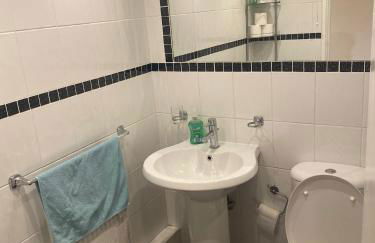 "Snooze Central" - City Centre Apartments above Victoria Centre Shopping Centre with full Kitchen in Milton Street - up to 4 Beds - most Central Location next to the Hilton Hotel - Outdoor Parking for Cars or Vans five pounds a day - Sunday 1pm Check-Out - Photo 69