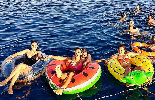 Fiesta en barco por Mykonos al atardecer - Foto 3