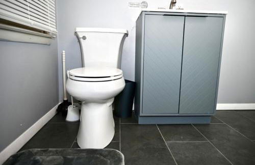 The Charming Cozy 4-Bedroom Getaway in Glen Burnie - Foto 21