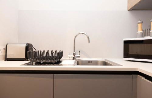 JOIVY Iconic Cockburn Street 4 Bedroom Apartment: Heart of Old Town - Foto 24