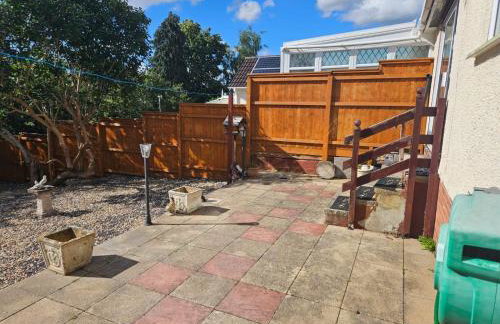 Bristol 2-Bed Bungalow Sleeps 4 Parking - Foto 25