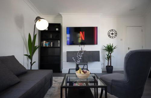 3BR Home Gem - sleeps 9 - Netflix - Near O2 & Greenwich Park - Foto 1