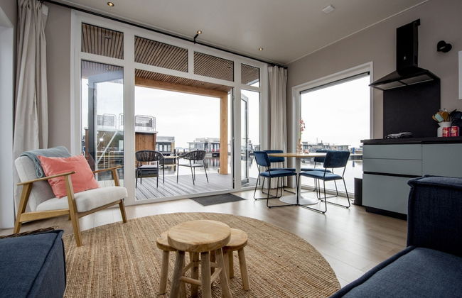 Modern Houseboat With View of the Lake - Foto 9