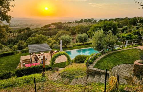PODERE TORRICELLE 69B Pancole Gr, seaview infinity pool, jacuzzi, sauna, exclusive villa with 2 bedrooms for 4 - If you total 5 or 6 people there is an independent suite in main villa with private ensuite bathroom, kitchenette and garden dining area - Foto 32