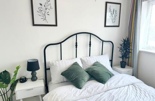 5 bedroom detached house sleeps 13 spacious Parking 5 mins driving to Bicester Village - Foto 17