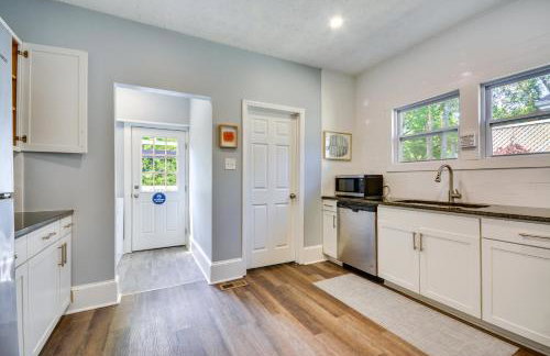 High Point Vacation Rental with Private Deck and Yard! - Foto 9