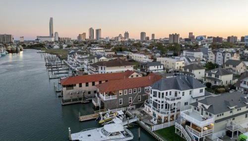 The Capone House-Historic Bayfront Home w/hot tub - Foto 5