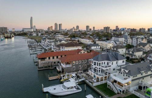 The Capone House-Historic Bayfront Home w/hot tub - Foto 5