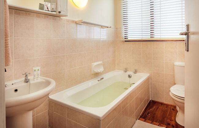 First Group Kowie River Chalets - Photo 11