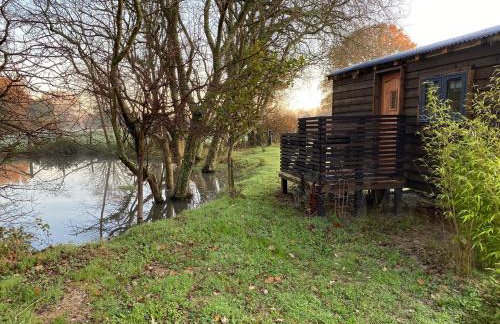 Shepherd Hut Lodge on Farm Waterside Goodwin Farm - Photo 1