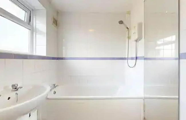 Captivating 2-bed Apartment in Stanford-le-hope - Foto 9