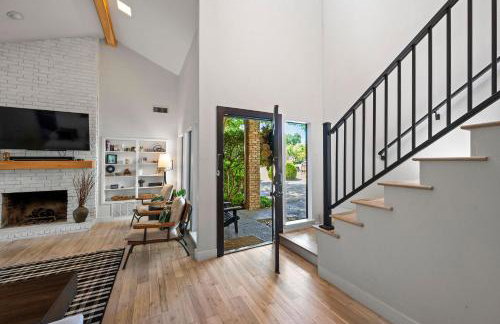 Garland Treehouse Villa: Patio Feasts & Creekside by Vacation Your way - Foto 7